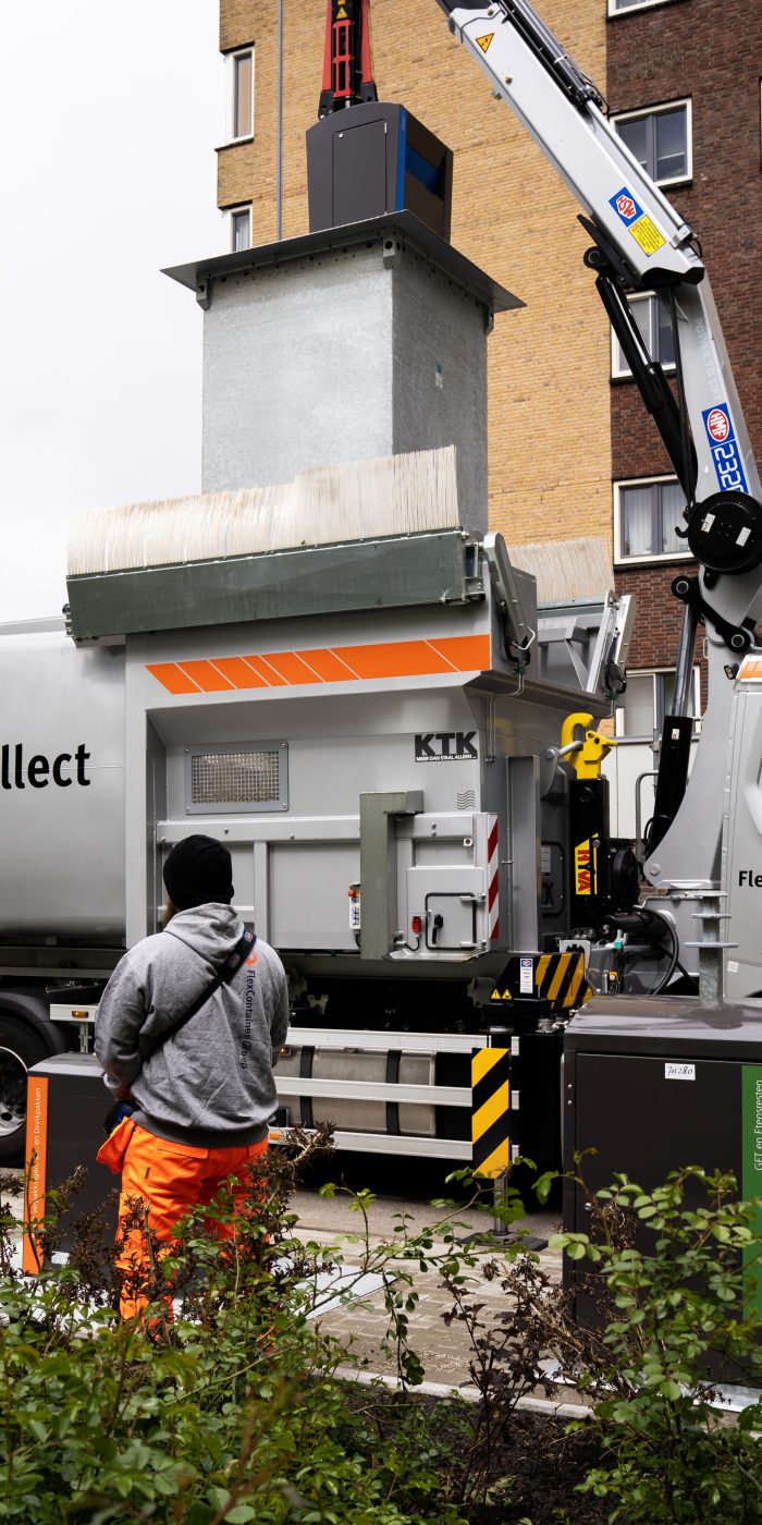 Chauffeur Autolaadkraan bij FlexCollect