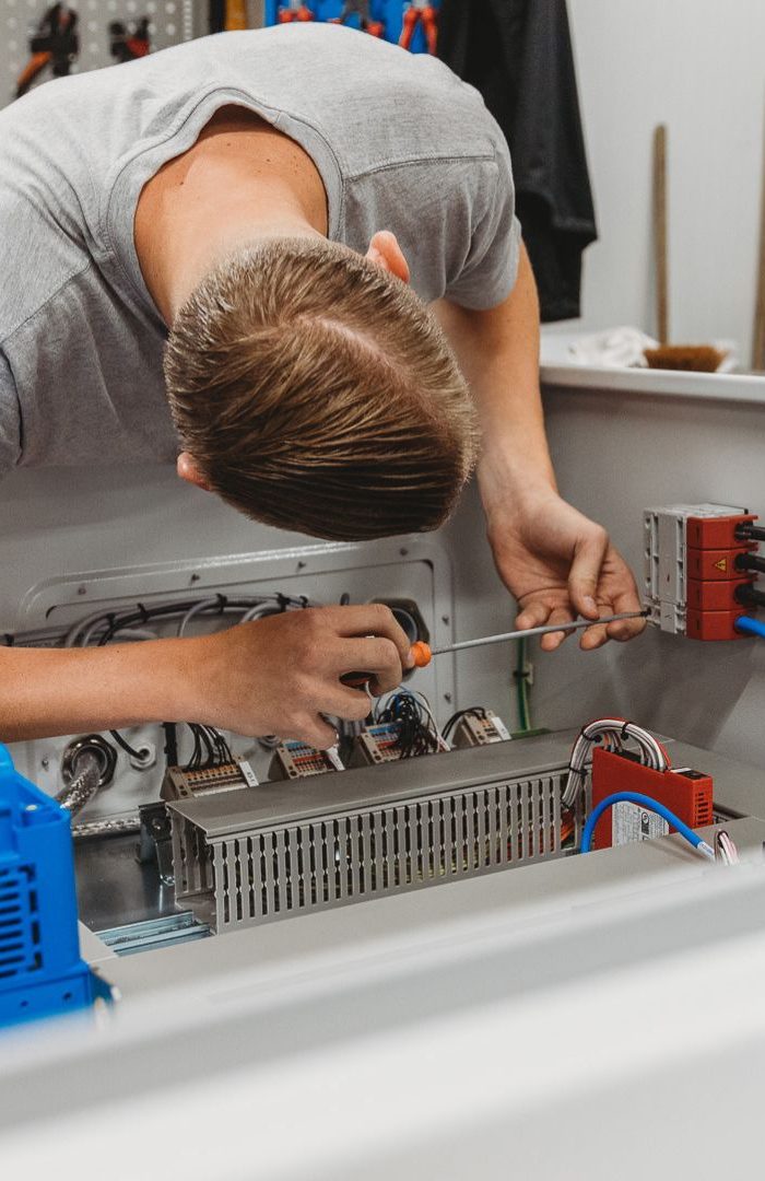Elektromonteur bij Van Wensen Elektrotechnieken