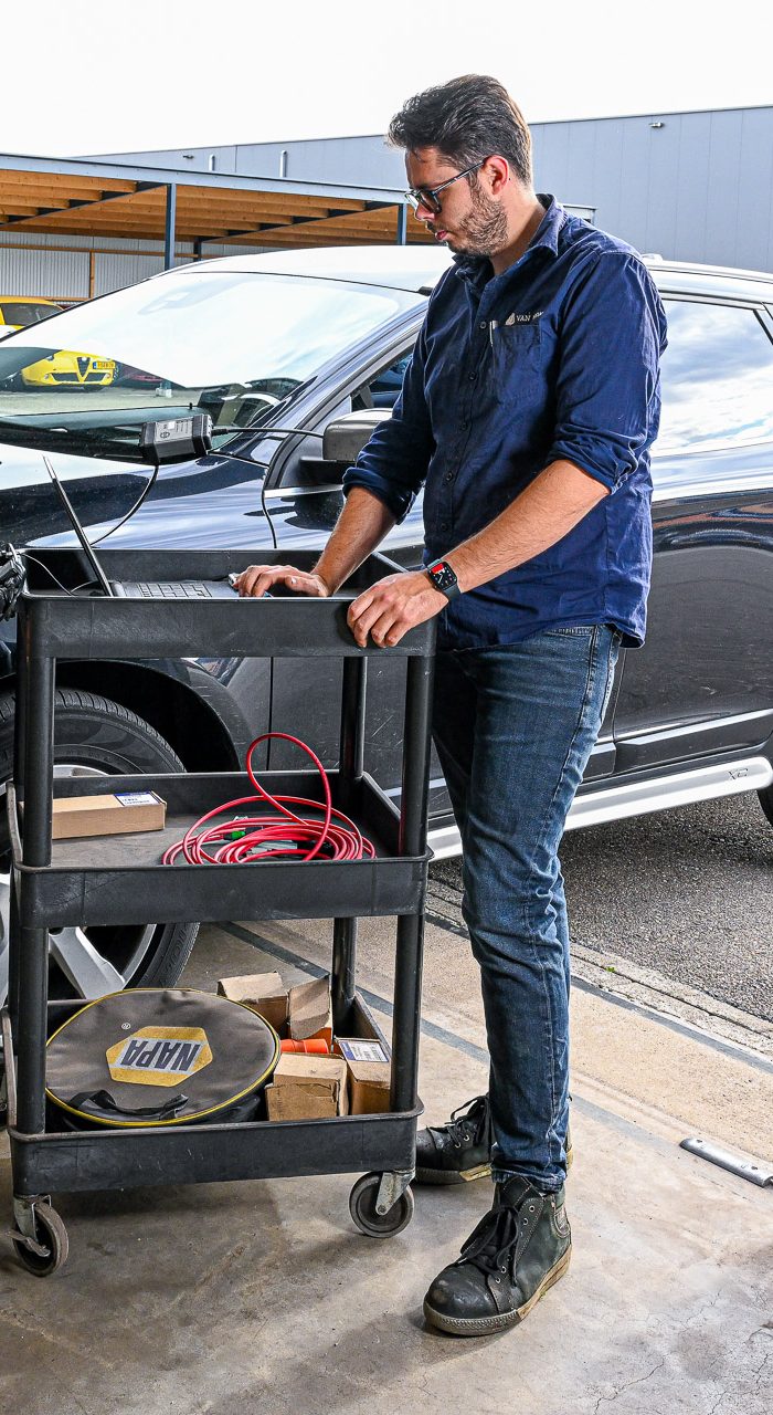 Automonteur bij Autobedrijf van Loon