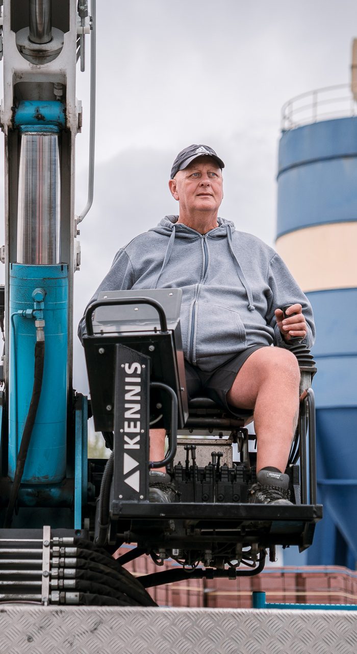 Chauffeur Stenenwagen bij Van den Bogerd Transport