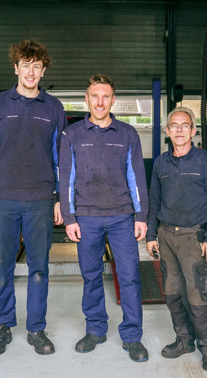 Autotechnicus bij Autobedrijf Victor Rensen PCA Groenlo