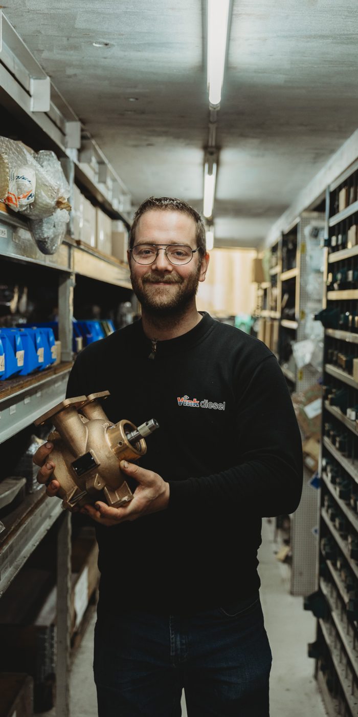 Magazijnbeheerder bij Vink Diesel