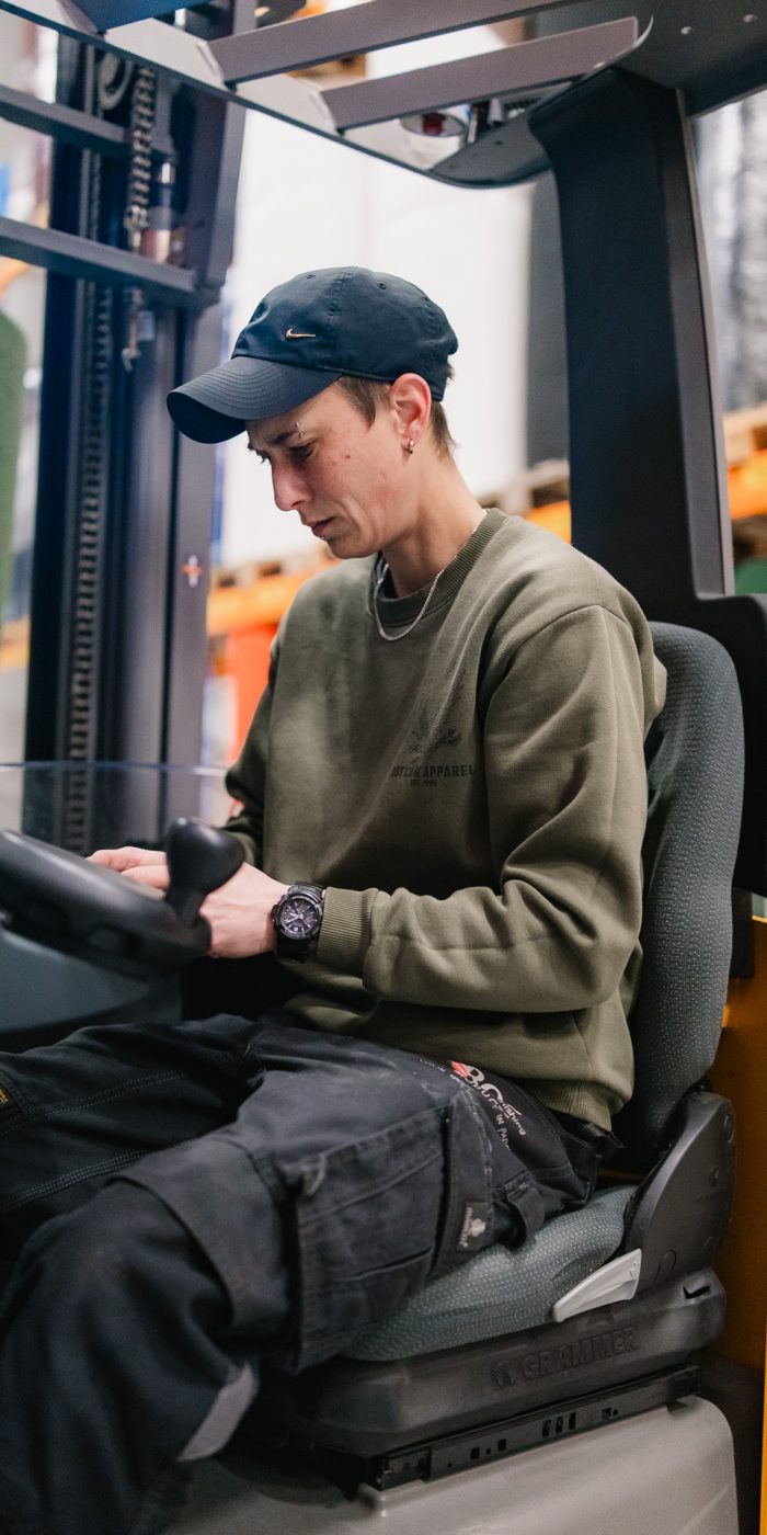 Magazijnmedewerker bij BOS Cleaning & Finishing Products